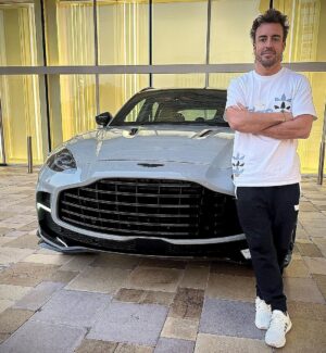 Fernando Alonso Instagram - The best way to get around Dubai. With the fastest SUV in the world. 🤩 #dbx707 @astonmartinuae #astonmartin #astonmartindubai