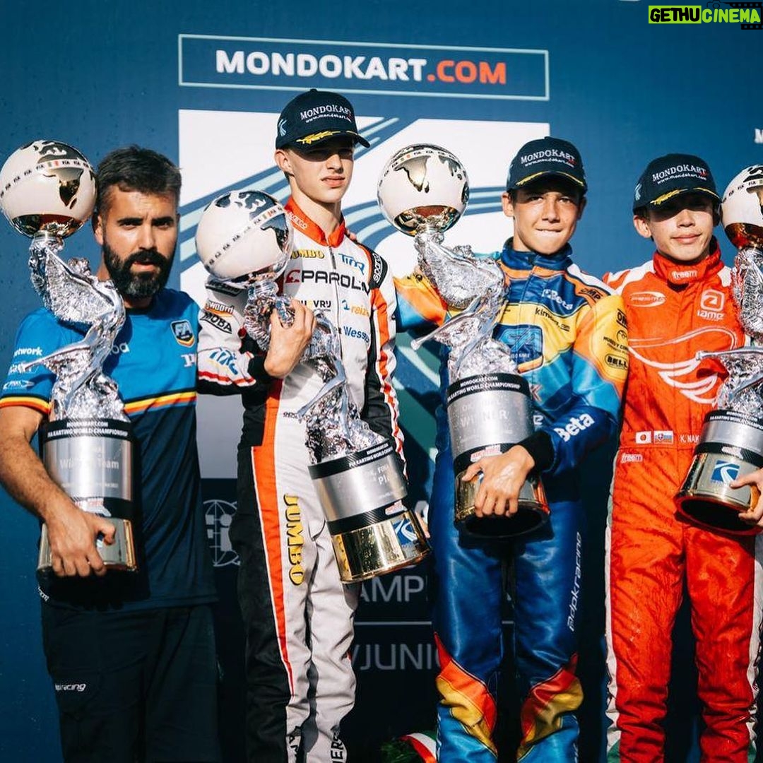Fernando Alonso Instagram - CAMPEONES DEL MUNDO segundo aΓ±o consecutivo @fa_alonsokart @dpkracing @iametheheartofkart ! Enhorabuena ππβ€οΈ @kutskov.kirill β’ WORLD CHAMPIONS again ! Big congratulations team ππβ€οΈ. #FAkart #worldchampions #karting