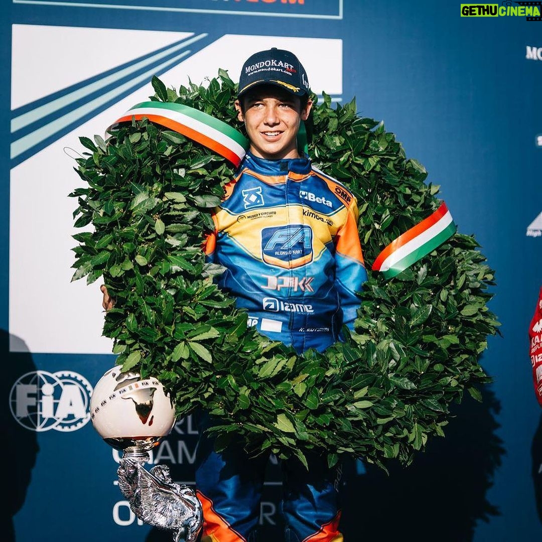 Fernando Alonso Instagram - CAMPEONES DEL MUNDO segundo aΓ±o consecutivo @fa_alonsokart @dpkracing @iametheheartofkart ! Enhorabuena ππβ€οΈ @kutskov.kirill β’ WORLD CHAMPIONS again ! Big congratulations team ππβ€οΈ. #FAkart #worldchampions #karting