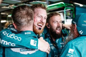 Fernando Alonso Instagram - We gave it our all on the track. Very happy with the pace of the car, the podium, the fastest lap, and the strategy. Thank you @astonmartinf1 💚, what a Sunday . #f1 #astonmartin #zandvoort
