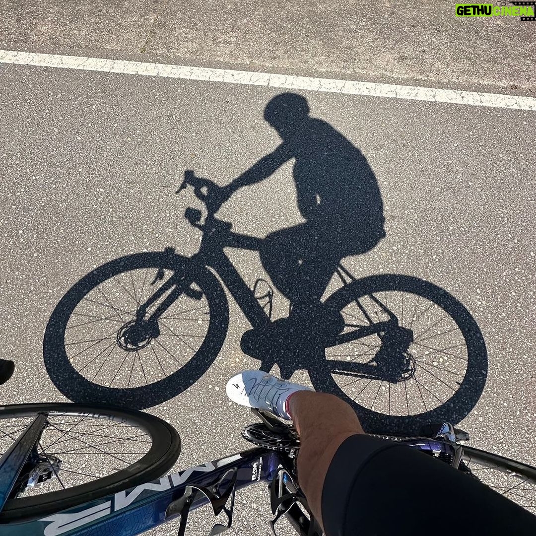 Fernando Alonso Instagram - Enjoying some good training with my @mmrbikes .