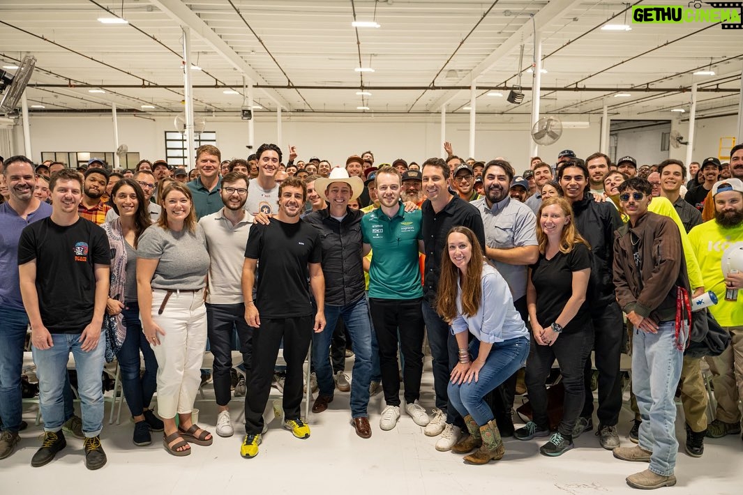 Fernando Alonso Instagram - Visiting @icon3dtech . Tech service to humanity. It's time to build a better world! #velocity #speed #precision