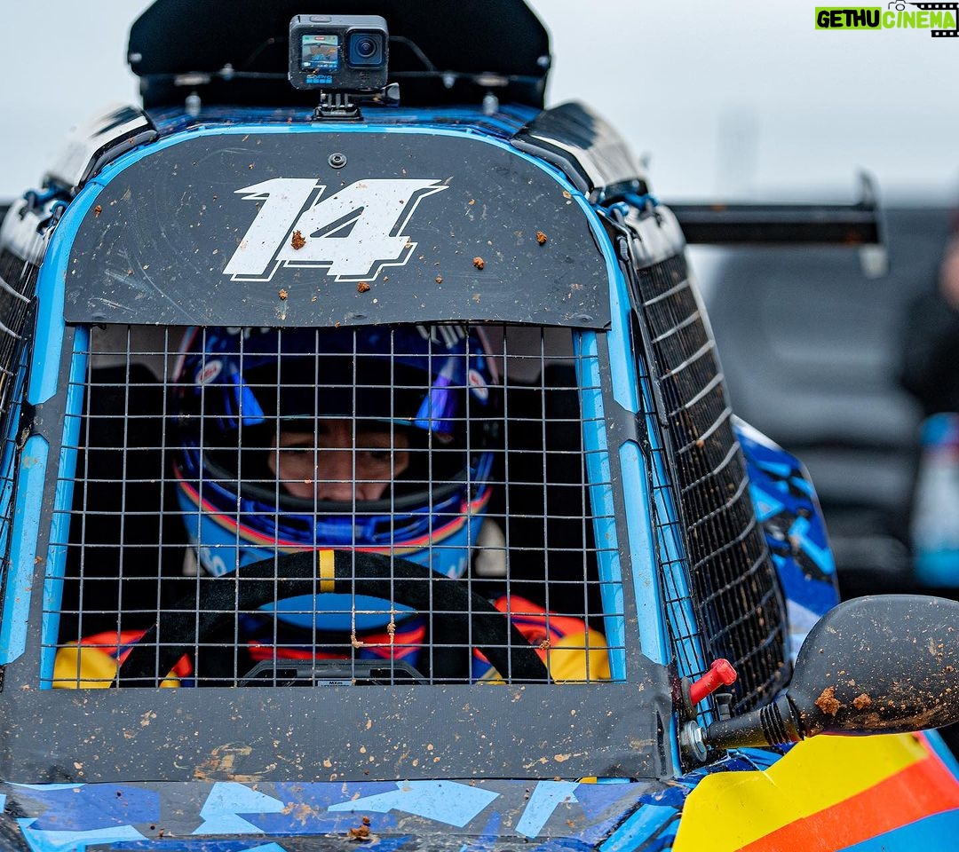 Fernando Alonso Instagram - Another day of training, this time focusing on car control and changing terrain/grip. Thanks @pastracing_ . Another great day together. Best team and proud to see my cars in the best hands π #motorsport #training