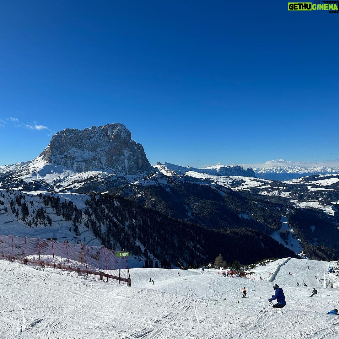 Fernando Alonso Instagram - Primera semana del año 🔝. @granvara_relais_spa @scuolasci2000 #dolomites #training