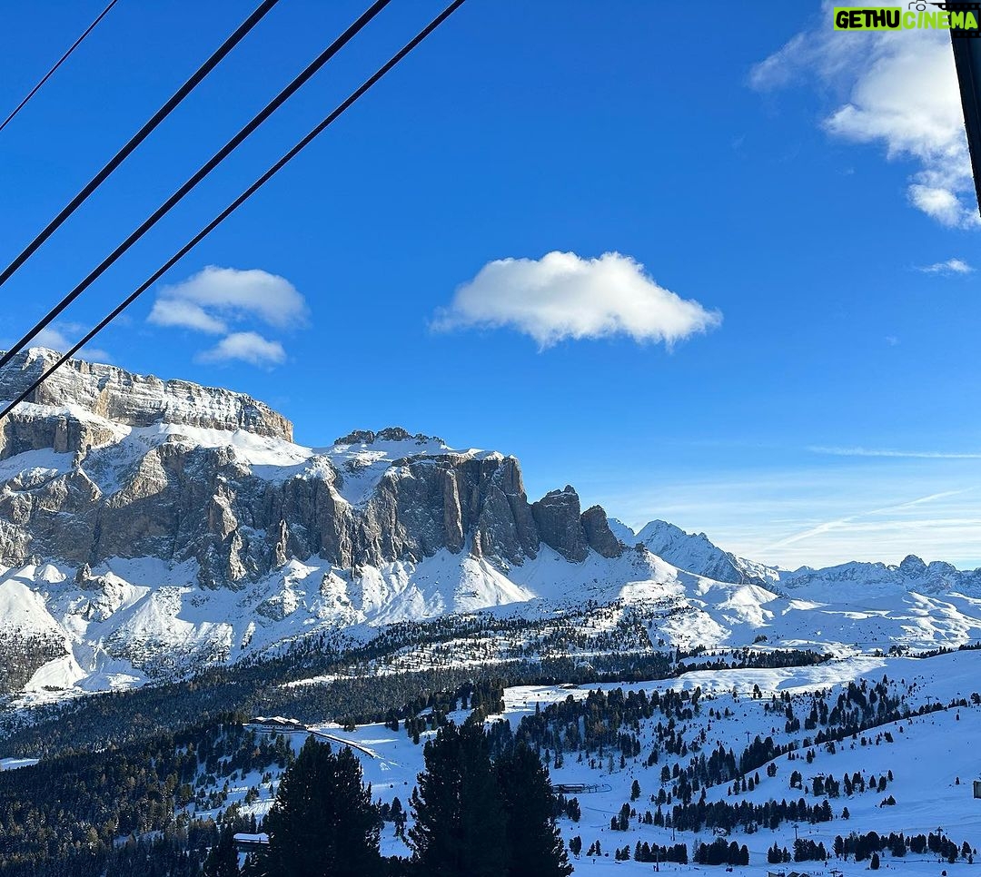 Fernando Alonso Instagram - Primera semana del año 🔝. @granvara_relais_spa @scuolasci2000 #dolomites #training