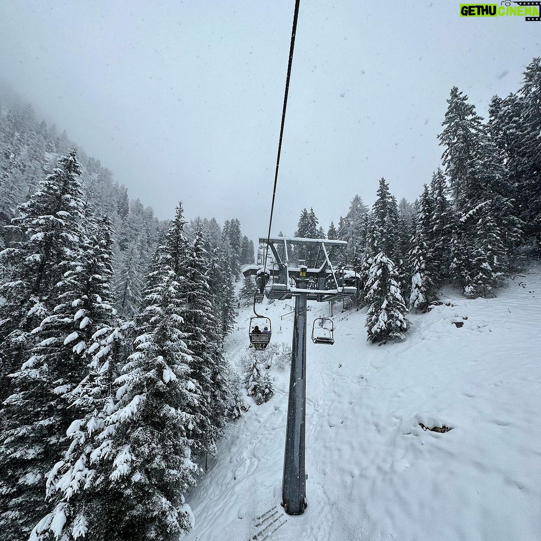 Fernando Alonso Instagram - Primera semana del año 🔝. @granvara_relais_spa @scuolasci2000 #dolomites #training