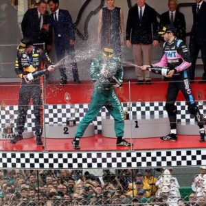 Fernando Alonso Instagram - Gracias 2023. Inolvidable 😘 
@astonmartinf1 @f1