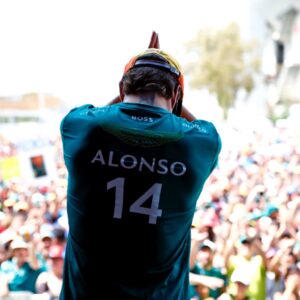 Fernando Alonso Instagram - Gracias 2023. Inolvidable 😘 
@astonmartinf1 @f1