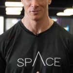 Fernando Torres Instagram - ¡Felices fiestas Familia! GRACIAS por estos 10 años juntos. Vienen grandes novedades y un sinfín de momentos inolvidables. 🎊🥳🍾🎉🎁¡Ahora toca celebrar! 🎊🥳🍾🎉🎁 @9fitness @space9f