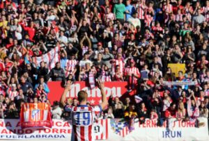 Fernando Torres Instagram - El que elige el Atleti elige sentir. 6 años de nuestro reencuentro... aunque nunca me fui. Feliz año a toda la familia atlética. 

@atleticodemadrid 🔴⚪️🔴