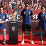 Fernando Torres Instagram - Un placer rememorar, diez años después, el éxito de un grupo que sirvió para conseguir la unión de todos. Y gracias al alcalde de Madrid @martinez_almeida_ por la acogida mostrada. ⠀ ⠀ @SeFutbol #10AñosDeNuestraEstrella 🇪🇸⭐ Plaza de Colón