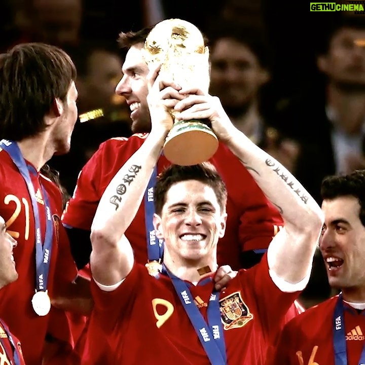 Fernando Torres Instagram - 10 años después... lo volvería a hacer una y mil veces. Feliz Aniversario ⠀ ⠀ 10 years after… I would do it a thousand times. Happy anniversary ⠀ ⠀ @Sefutbol #10AñosDeNuestraEstrella 🇪🇸⭐ ⠀ ⠀ 📸 @jasirvent @pablo_garcia_sacristan Soccer City(fNB Stadium)