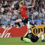 Fernando Torres Instagram - Hoy me acuerdo mucho de usted mister, de dónde veníamos y a dónde nos llevó: gracias por todo Luis #Euro2008 Ernst-Happel-Stadion