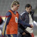 Fernando Torres Instagram - Muchas veces los grandes éxitos vienes precedidos por momentos difíciles donde las grandes personas dan un paso al frente . Hoy se cumplen 12 años del primer partido de preparación para la Euro 2008 frente a Perú (2-1), en el que se homenajeó al recientemente fallecido Genaro Borrás. Solo los que tuvimos la suerte de conocerle sabemos el tremendo impacto que tuvo en don Luis Aragonés y la importancia de su figura en la época dorada de la @sefutbol. D.E.P Dr Genaro Borrás y Gracias por todo. 🙏🏼