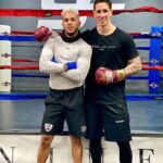 Fernando Torres Instagram - @9fitness ,donde entrenan los campeones . Hoy visita de lujo de @maravillaalonso . Un placer enorme estar rodeado de los mejores 🥊🔥 #ellimiteestadondetudecides Nine Fitness