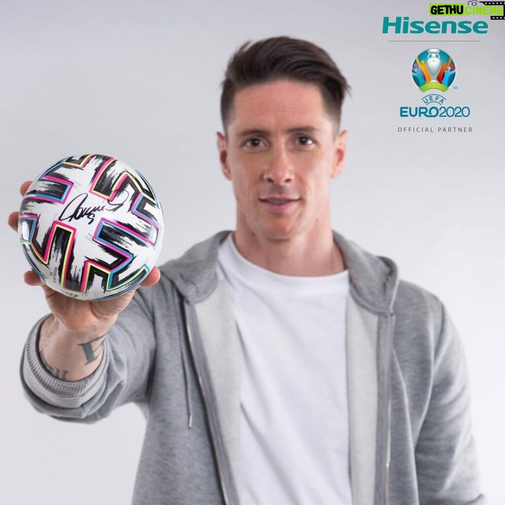 Fernando Torres Instagram - I've teamed up with Hisense to give you the chance to win a signed mini @euro2020 football ⚽ All you have to do is: Follow @HisenseSports ✅ Tag a friend you can do more keepy-ups than 👀 #HisenseSports #EURO2020