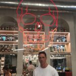 Fernando Torres Instagram – @alboroto.experience 
Muy 🔝🔥 🍔 🍹 💀