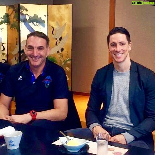 Fernando Torres Instagram - Comiendo sushi en Jap贸n con un espa帽ol Campe贸n del mundo / Eating Sushi in Japan with a Spanish World Champion 馃弨 @lguiltorres Saga, Saga