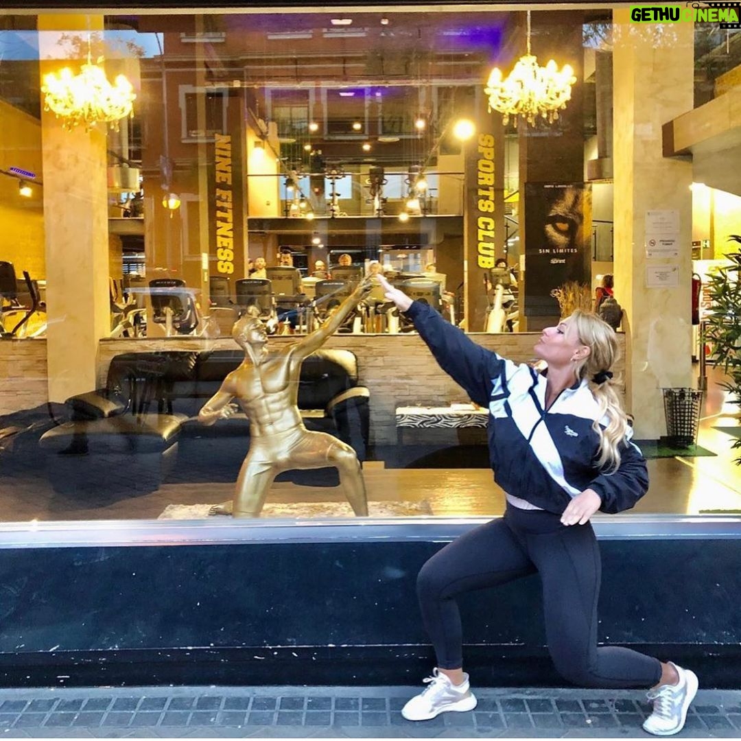 Fernando Torres Instagram - Campeona olímpica , campeona del mundo , campeona de europa... siempre llevando a lo más alto nuestra bandera 🇪🇸 por todo el mundo. Es para nosotros un honor recibir tu visita @lydiavalentin ya sabes que en @9fitness tienes tú casa !! Nine Fitness