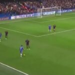 Fernando Torres Instagram - Come on BLUES! 🔵💪 #CFC @chelseafc #TorresLegacy #TBTorres Stamford Bridge
