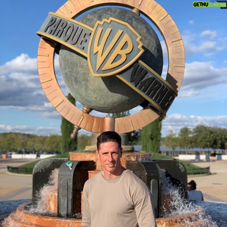 Fernando Torres Instagram - @parquewarner 🔝👌🏻 Parque De Atracciones Warner Bross Madrid