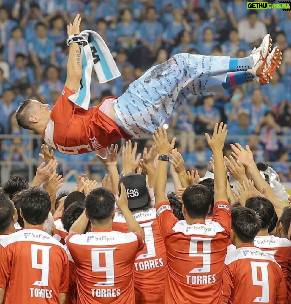 Fernando Torres Instagram - Memories from last night ... @sagantosu_official Dream big , dream the impossible, dream even that you can fly. In life if you work hard somehow it can happens...