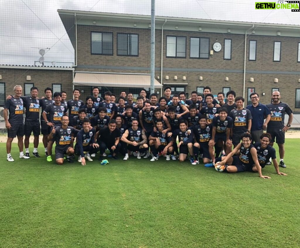 Fernando Torres Instagram - Last ever training ... Still one more game to fight all together . WE ARE @sagantosu_official !!!