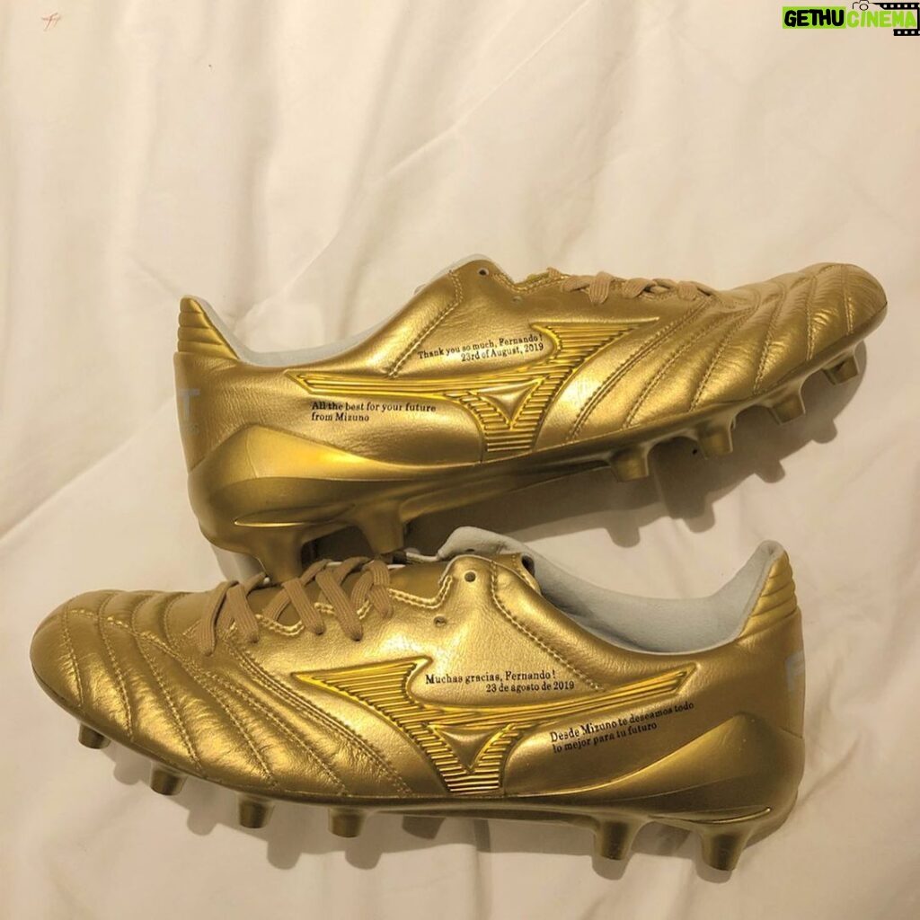 Fernando Torres Instagram - Mizuno. Made in Japan. Thank you so much for your support. Much appreciate these beautiful commemorative Boots. Arigato!!!