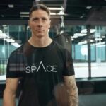 Fernando Torres Instagram - 🚀🪐¡Encuentra tu motivación!🚀🪐 Únete al nuevo método de @fernandotorres y alcanza tus objetivos en un entorno grupal como nunca habías conocido. Ven a probar gratis @space9f en Pozuelo (Complejo de Ática, Edificio 6, Av de dos Castillas) o únete gratis a las preinscripciones del nuevo @9fitness + @space9f VALDEBEBAS (más info en la bio y en stories). #spaceby9f #ninefitness #FernandoTorres #boutiquefitness #box #soul #skill #gym #valdebebas #pozuelo #madrid #fitness SPACE by Nine Fitness