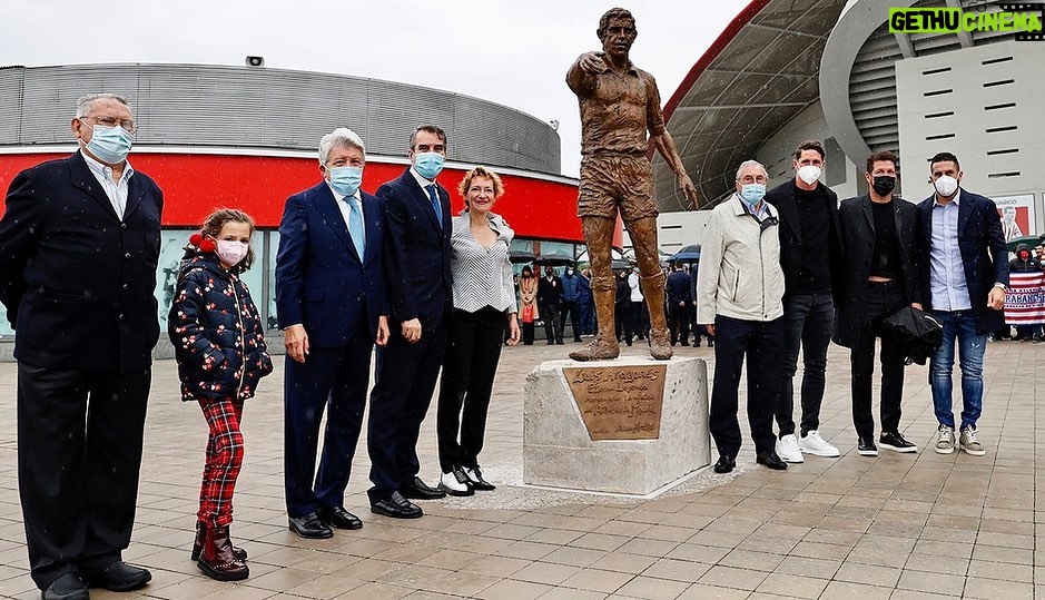 Fernando Torres Instagram - Mister, nos hemos juntado hoy para hacer memoria, para recordarte, para que unos atléticos nos uniéramos en tu recuerdo. Para siempre Luis
