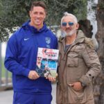 Fernando Torres Instagram - Cómo he disfrutado con el libro ‘Los sueños del aire’ de mi amigo Jorge Castaño. No os perdáis todo lo que nos enseña. @jorgehalconero @lossuenosdelaire