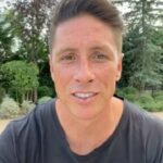 Fernando Torres Instagram - Me siento muy afortunado de poder compartir este tiempo y espacio con vosotr@s! ¡¡¡GRACIAS!!! Estoy seguro de que aprenderemos a conocernos un poco mejor, a llegar a ofrecer nuestra mejor versión y ser conscientes de que podemos conseguir lo que nos propongamos. 💪 Os dejo mis comentarios en el grupo de Telegram sobre lo trabajado durante el día de hoy.  Y mañana, «el equipo»; no juegas sol@ !! Recuerda que estaré con @anneigartiburu para hablar sobre la fuerza que aporta el grupo y el trabajo en equipo. A las 19 h, te espero!!! #FernandoTorres #Valores #Objetivos #Camino #LaVida #Publi #Elpartidodetuvida #ElGoldeTuvida #FT #crecimientopersonal #crecimientoprofesional #Consejos #EntrenamientoGratuito #Esfuerzo #Meta #Disciplina #Equipo