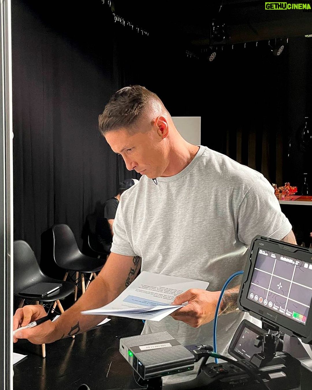 Fernando Torres Instagram - Ultimando detalles antes de comenzar el entrenamiento gratuito digital: «Concentración previa al Partido de tu Vida». 😁 Nervioso, ilusionado y con muchas ganas de compartir mi experiencia, con este gran equipo que estamos formando! Si todavía no te has registrado gratuitamente, aún estás a tiempo (y recuerda unirte al grupo de Telegram exclusivo, donde os compartiré los ejercicios 😉) https://entrenamiento.fernando9torres.com #FernandoTorres #Valores #Objetivos #Camino #LaVida #Publi #Elpartidodetuvida #ElGoldeTuvida #FT #crecimientopersonal #crecimientoprofesional #Consejos #EntrenamientoGratuito #Esfuerzo #Meta #Disciplina #Equipo