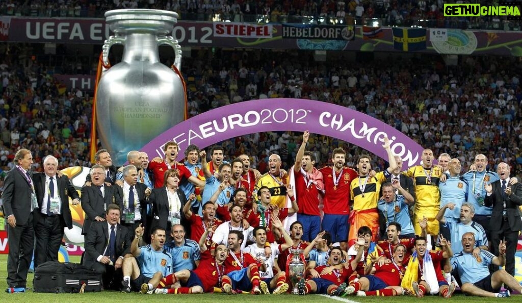Fernando Torres Instagram - Nueve años de un día histórico para el fútbol español: en Kiev cerramos un ciclo increíble. Momentos inolvidables! #OTD #9yearsago Olympic Stadium, Kyiv