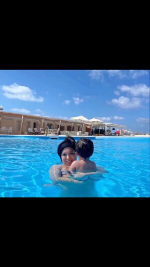 Fifi Abdo Instagram - بسم الله ما شاء الله الله اكبر احلي حضن اتحضنته في حياتي ربنا يحفظ اولادكم و واحفادكم و يبارك فيهم قولوا امين 🥰💙💙💙💙💙