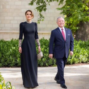 Fifi Abdo Instagram - مبروك للعروسين ولي عهد المملكة الاردنية الهاشمية الامير حسين بن عبد الله و الاميرة رجوة.  دامت المملكة الاردنية عامرة بالافراح ❤️🇯🇴
#الاردن #نفرح_بالحسين