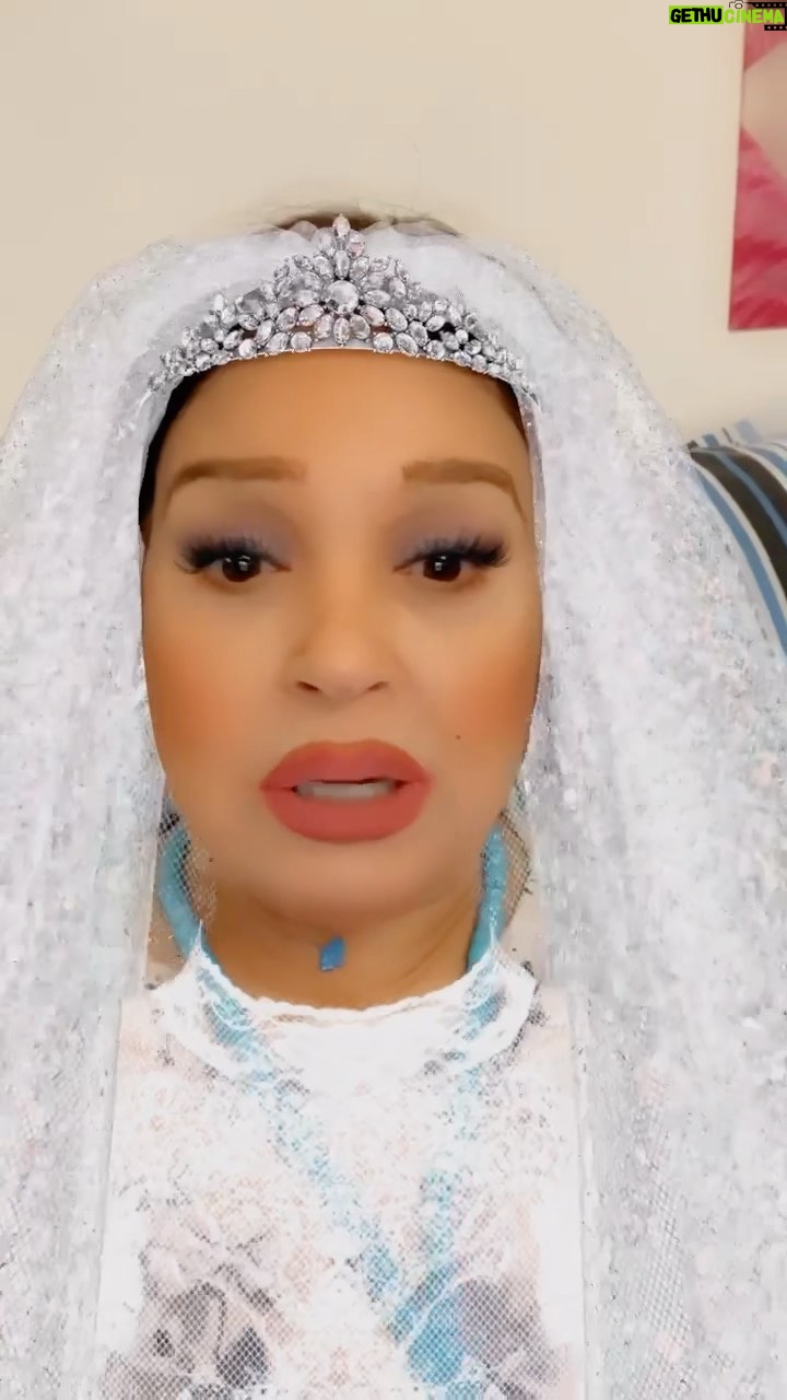 Fifi Abdo - 59.2K Likes - ابحث مع الشرطة عن العروسة دي عشان هربانه هي و لغدها 😂😂😂😂😂