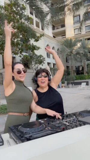 Fifi Abdo Instagram - ايووووه بقا ويلا بقاااااا اسكوزمى بقا  دى جى فوفاااااا 🎧 وبس خلاص 😎😎💋💋💋💋💋