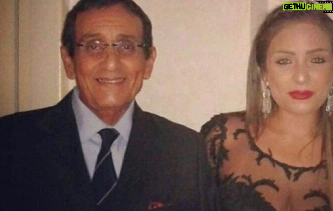 Fifi Abdo Instagram - انا لله و انا إليه راجعون توفي اليوم الي رحمة الله والد الفنانة ريم البارودي. الله يرحمه و يجعل مثواه الجنة و يصبرك يا حبيبة قلبي انتي و كل العائلة. قلبي معاكي برجاء الدعاء له بالرحمة و المغفرة. @reemelbaroudyofficial