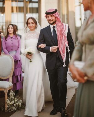 Fifi Abdo Instagram - أهنئ جلالة الملك عبد الله بن الحسين و الملكة رانيا بمناسبة زفاف الأميره ايمان دامت الافراح على المملكه الهاشميه والامه العربية.❤️🇯🇴
#الأردن #الاميرة_ايمان_بنت_عبدالله #الملكة_رانيا