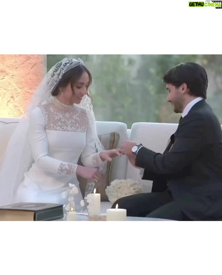 Fifi Abdo - 52.6K Likes - أهنئ جلالة الملك عبد الله بن الحسين و الملكة رانيا بمناسبة زفاف الأميره ايمان دامت الافراح على المملكه الهاشميه والامه العربية.❤️🇯🇴
#الأردن #الاميرة_ايمان_بنت_عبدالله #الملكة_رانيا
