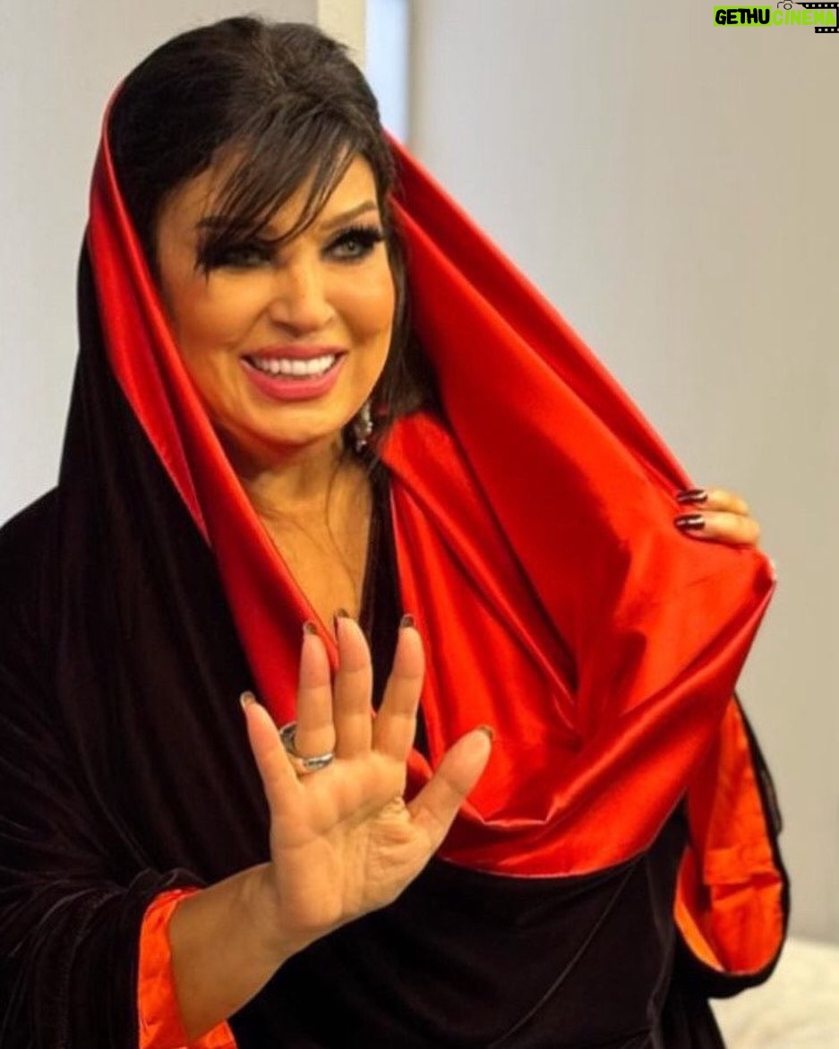 Fifi Abdo Instagram - كل سنه و انتم طيبين يا احلي فانز و عيله ليا بحبكم اوي يا رب يجعلها سنه زي الفل عليكم يا رب خمسه امواهههه ❤️❤️❤️❤️❤️💋💋💋💋💋