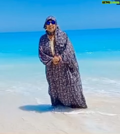 Fifi Abdo - 58.3K Likes - اول يوم انزل البحر و اخر يوم انزل البحر اعتبروني عيلة و غلطت لا فيه بدري ولا متأخر في الساحل بس كان لازم اخد السبع موجات يلا صيف سعيد عليكم ان شاء الله 😂😉