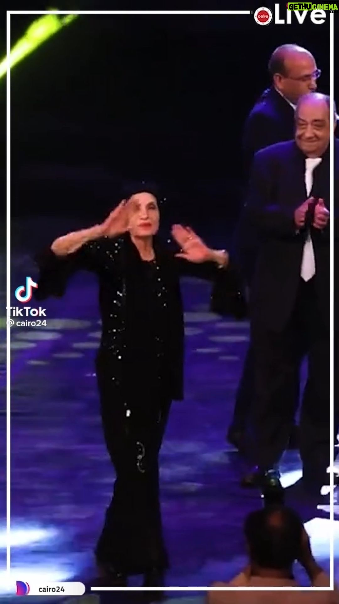Fifi Abdo Instagram - البقاء لله في وفاة الفنانة القديرة رجاء حسين كنت بحبها من كل قلبي الله يرحمها و يجعل مثواها الجنة و يصبر اهلها و احبابها يا رب