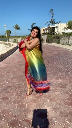 Fifi Abdo Instagram - النهاردة ده اول فيديو اعمله من الساحل الشمالي  بحبكم اوي ❤️❤️❤️❤️❤️
فستاني من @mai_radwan_mytass
