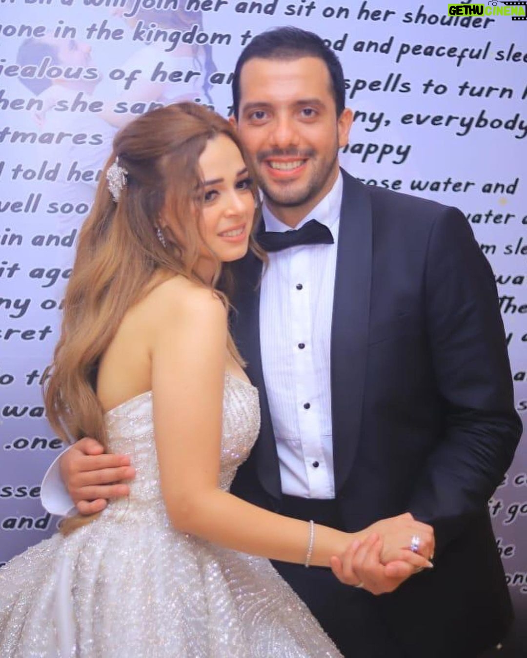 Fifi Abdo Instagram - الف مبروووك للعروسة القمر د. لؤة سرور و عريسها رجل الاعمال حماد ايهاب و لعائلتهم. للأسف مقدرتش اكون معاكم في الليلة الجميلة دي بتمنالكم السعادة و الهنا يا رب و عقبال كل البنات و الشباب يا رب ❤️❤️❤️❤️❤️