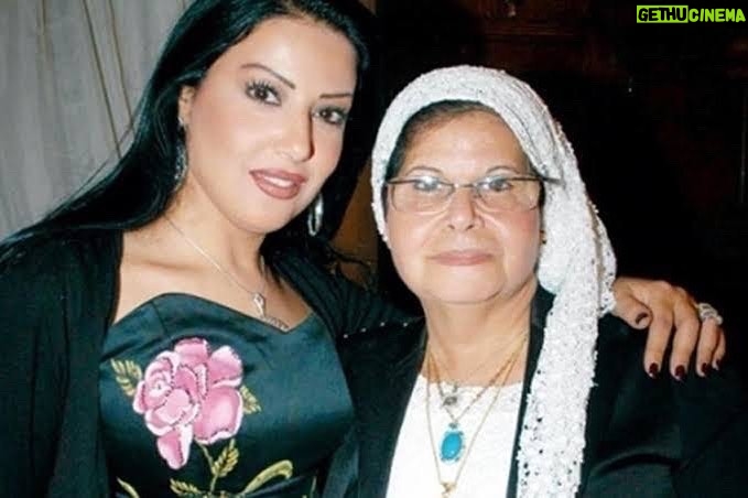 Fifi Abdo Instagram - انا لله و انا اليه راجعون. توفيت الى رحمة الله والدة أختي و حبيبتي الفنانة سمية الخشاب. برجاء الدعاء لها بالرحمة و المغفرة