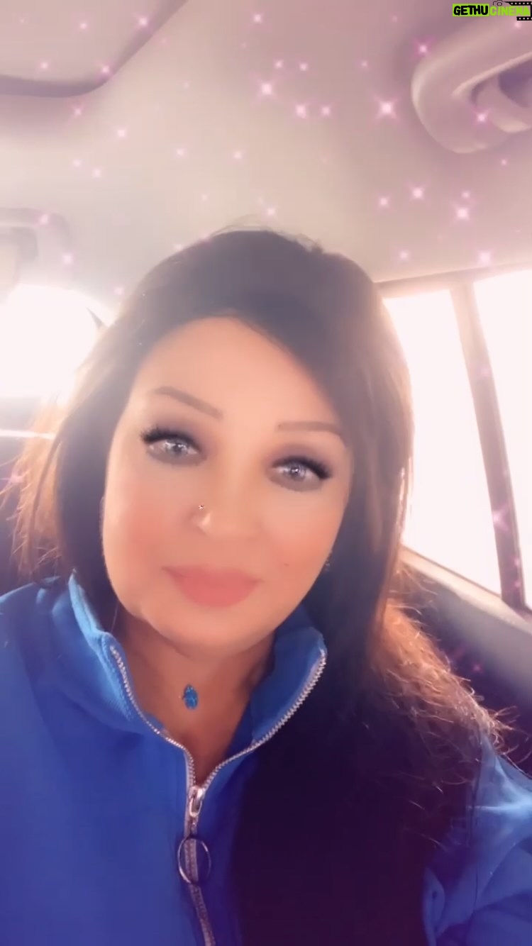 Fifi Abdo Instagram - بغني و انا راجعة من العين السخنة بعد يوم طويل من التصوير دي اغنية عماد عبد الحليم بحبها اوي الله يرحمه
