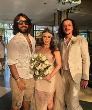 Fifi Abdo Instagram - الف مبروك للعروسين حبيبة قلبي الفنانة دنيا عبد العزيز و العريس مصطفي كامل ربنا يسعدكم و يوفقكم و عقبال كل البنات و الشباب ❤️❤️❤️❤️❤️