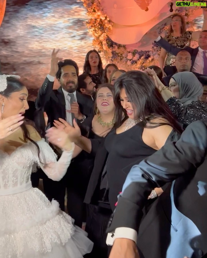 Fifi Abdo Instagram - الف مبروك للعروسين اية مدحت العدل و عمر شطا ربنا يسعدهم و يوفقهم و عقبال كل البنات و الشباب ❤️❤️❤️❤️❤️